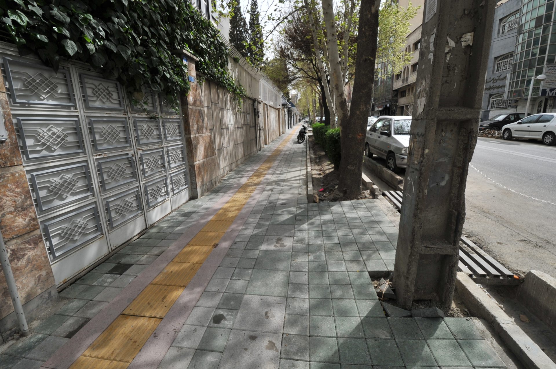 تخریب و بازسازی پیاده راه خیابان هویزه و سهند(شهرداری منطقه 7)